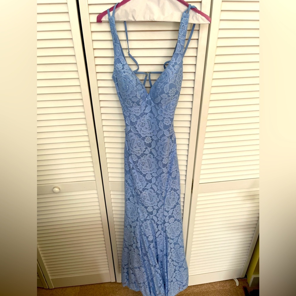 Truly gorgeous La Femme formal dress. Prom -worn once-size 0. Lilac Blue sparkle